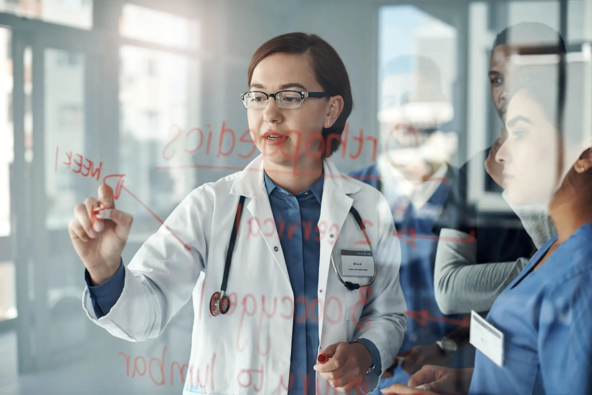 Acceso a posgrados y especialidades médicas en más de 150 hospitales - Medicina UIDE Ecuador