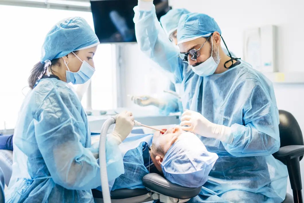 Conformar equipos de trabajo multidisciplinarios de salud - Odontología UIDE Ecuador