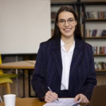 impulsa tu futuro descubre el posgrado semipresencial en la uide requisitos ventajas y oportunidades