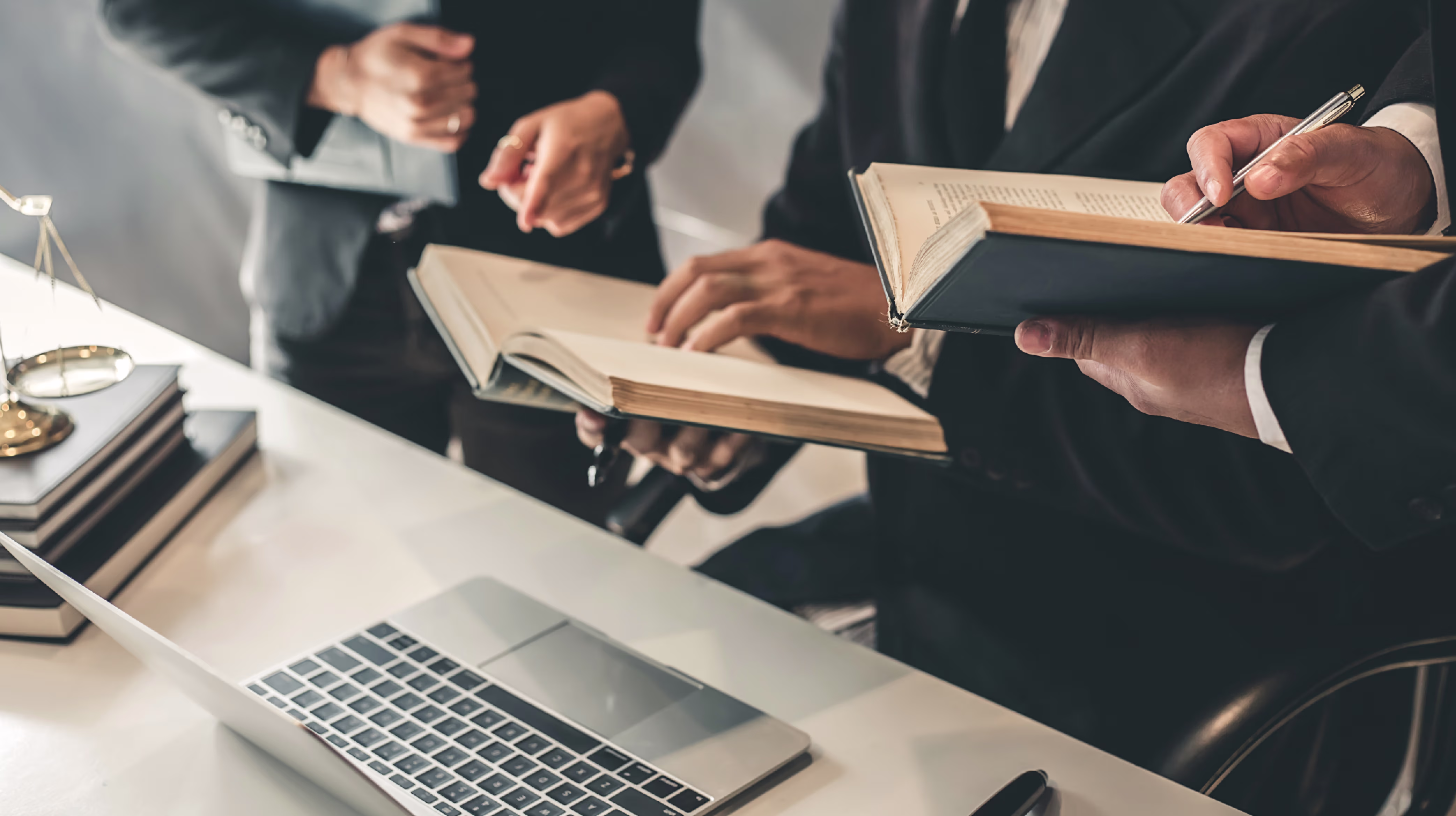 estudia una maestría en derecho laboral y seguridad social online y conviértete en un experto en legislación laboral