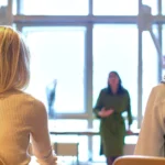 Cecilia Puertas, docente UIDE, conoció iniciativas de sostenibilidad desarrolladas por Quiport que servirán como casos de estudio para la academia.