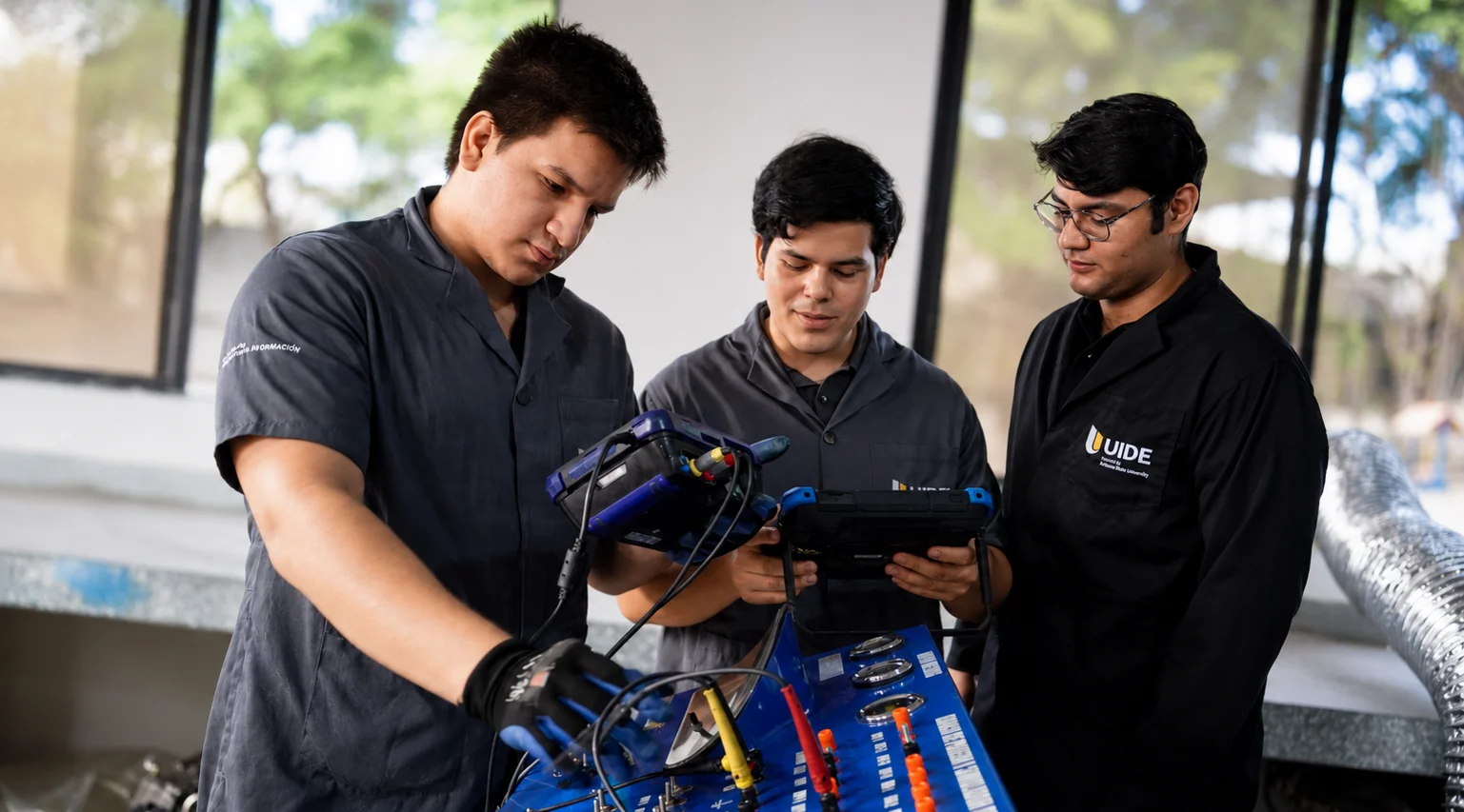 el campo laboral ing automotriz uide